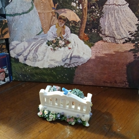 San Francisco Music Co.Bench Music Box &Tyndale- Ceramic Heavy Basket Vintages. - Picture 7 of 16